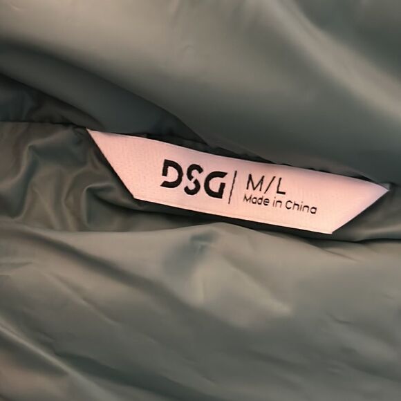 DSG teal Sage green oversized puffer vest size M/L NEW - Picture 7 of 8
